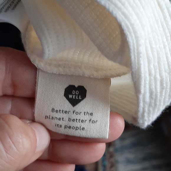 Madewell v neck textured bell sleeve top - Picture 6 of 6